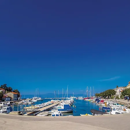 1 Bedroom In Apartment *