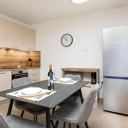 1 Bedroom In Lägenhet Malinska